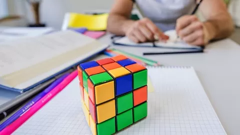 Step by Step Guide on how to solve the Rubik's Puzzle in no time