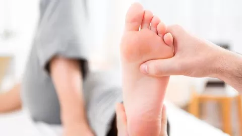 Use these advanced reflexology massage techniques to treat health conditions and take your therapy to a whole new level!