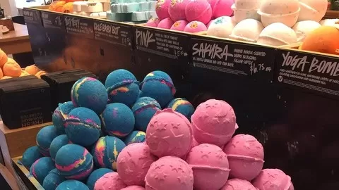 Learn how to make spa quality products from your home or artisan lab - bath bombs