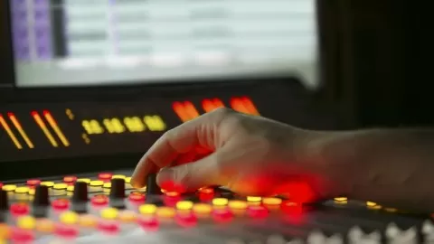 Mixing Music: Learn the BEST music production & mixing techniques used by the pros on numerous platinum selling records!