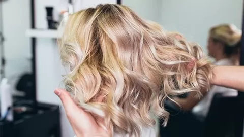 This Course Will Teach You How To Create Beautiful Curls Using Traditional Curling Iron