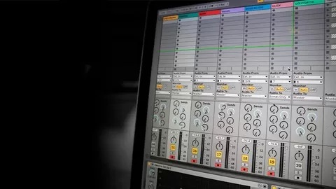 Learn how to use Ableton Live as a POWERFUL Live Performance Tool! Take your show to the NEXT LEVEL!
