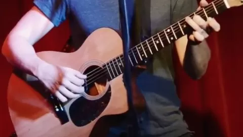 Learn the techniques to be able to play the guitar fingerpicking/fingerstyle plucking the strings with your fingers.
