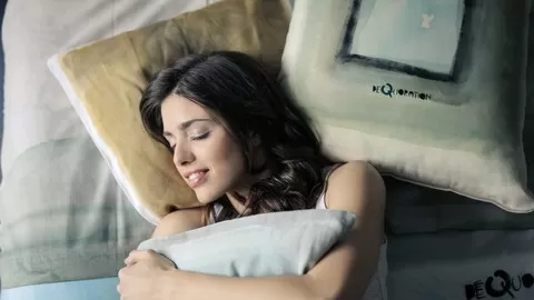 Build Healthy Sleep Habits - Eliminate Insomnia - Learn Strong Habits to Sleep Better - Become Well Rested Again