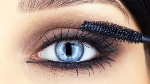 Learn to create the perfect eye makeup look for any eye shape. Perfect for the complete beginner or new makeup artist!