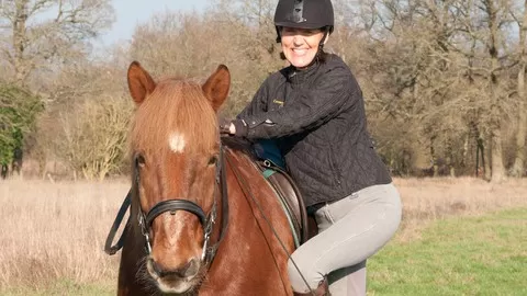 A 2hr 45min complete course showing you all you need to know about English horse riding as a beginner or novice.