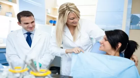 Learn what you need to do in order to become a dental assistant in the USA and start on your journey to certification.
