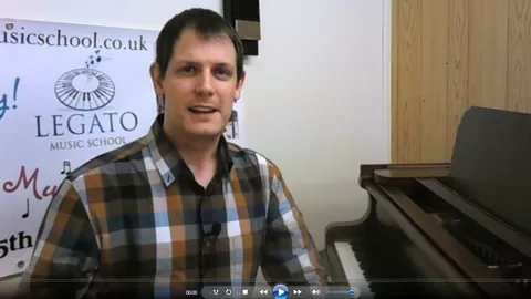 Beginner piano lessons with an experienced teacher