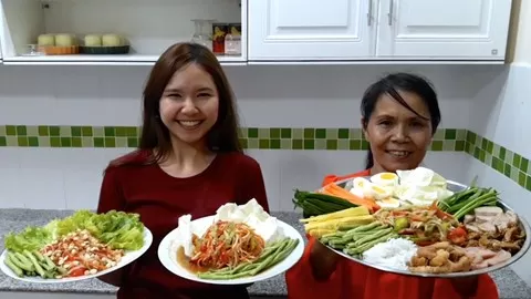 learn how to cook Tum Thai