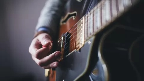 The simplest method to play your favorite songs on Guitar