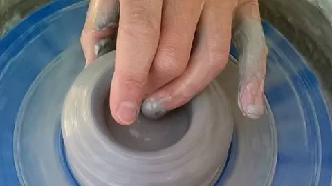Beginners guide to throwing pottery on the wheel. Complete pottery lesson walks you step by step from start to finish
