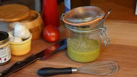 Learn to make healthy homemade salad dressings and vinaigrettes that taste delicious.