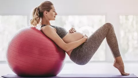 Prepare your body for the delivery and for the recovery from birth with prenatal pilates workouts for each trimester