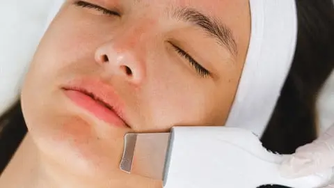 Learn how the ultrasound helps in skin cleansing and reducing signs of ageing