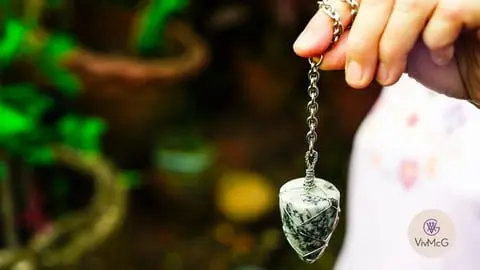 Become confident in the art of pendulum dowsing and use it to enhance your everyday life